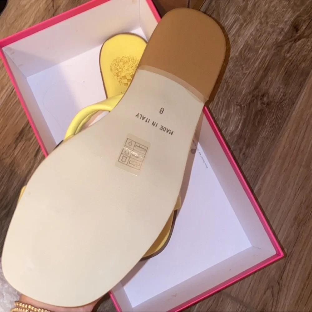 VINCE CAMUTO SLIDES